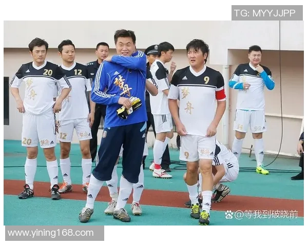 上海足球队在足球团队协作排行榜中荣获第二名展现出卓越团队精神与默契配合 上海足球队在足球团队协作排行榜中荣获第二名展现出卓越团队精神与默契配合